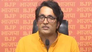 जब नागरिक नहीं थीं तो वोटर कैसे बनीं सोनिया गांधी।