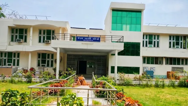 रेलवे में बंपर भर्ती: ग्रेजुएट्स युवाओं को अफसर बनने का मौका, 3477 पदों के लिए 8 अक्टूबर से करें आवेदन