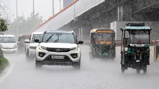 विदाई से पहले फिर सक्रिय हुआ मानसून, यूपी-बिहार समेत कई राज्यों में बारिश और आंधी का अलर्ट