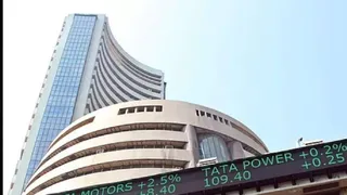 सेंसेक्स-निफ्टी में गिरावट, बाजार लाल निशान पर बंद हुआ।