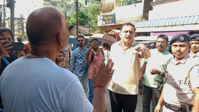सिलीगुड़ी में ऑन-ड्यूटी नशे में धुत मिला कर्मचारी, सफाई व्यवस्था की खुली पोल, कमिश्नर ने सख्त कार्रवाई के दिए निर्देश
