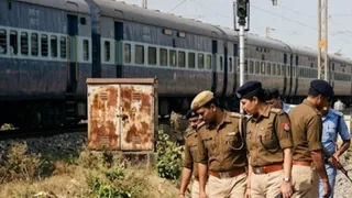 चलती ट्रेन से वैशाली के रेलयात्री का अपहरण, छापामारी में जुटी रेल पुलिस