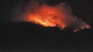 कैलिफोर्निया में जंगल की आग बुझाते समय हेलीकॉप्टर क्रैश(फोटो: रॉयटर्स)
