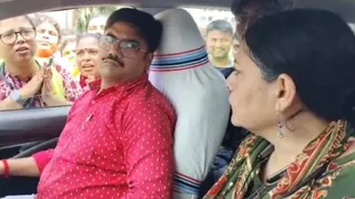 कोलकाता में अस्थायी स्वास्थ्य कर्मियों का प्रदर्शन