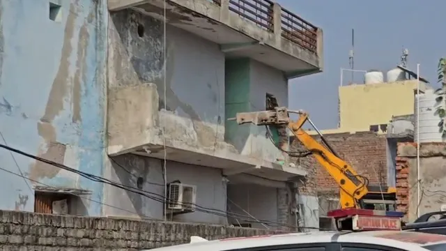 गुरुग्राम में गैंगस्टर कौशल चौधरी पर बड़ी कार्रवाई, 150 गज में बना अवैध मकान बुलडोजर से ध्वस्त
