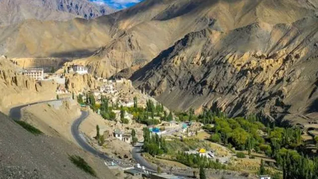 क्या लद्दाख को मिलेगा नया संवैधानिक कवच? आर्टिकल 371 के तहत चैप्टर 'K' जोड़ने की तैयारी, मुख्य सचिव ने बताया प्लान
