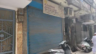 लक्ष्मी नगर स्थित आरोपित ज्वेलर की दुकान। जागरण