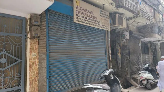 डीसीपी साहब...बेटी की शादी के लिए जीवनभर रकम जमा करके बनवा रही थी गहने, ज्वैलर ने ठग लिया; रोते हुए बोली मां