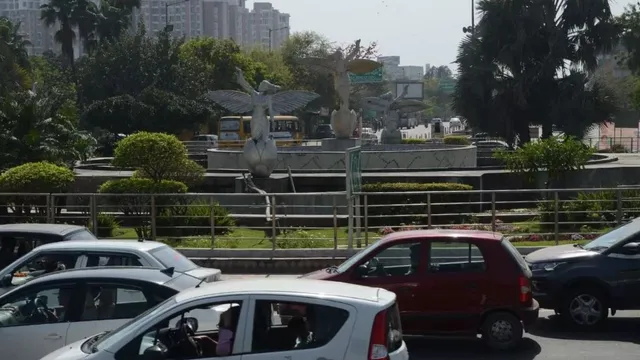12 KM बचाने वाला प्रोजेक्ट अटका, नोएडा-ग्रेनो लिंक रोड को नहीं मिल रही NOC; कैसे खत्म होगा परी चौक का जाम?
