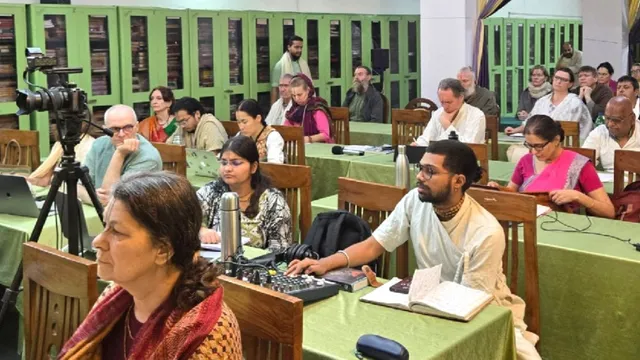 युवाओं में संस्कृत का क्रेज: वृंदावन के 200 संस्थानों में 12 हजार छात्र, विदेशी स्टूडेंट्स भी आए