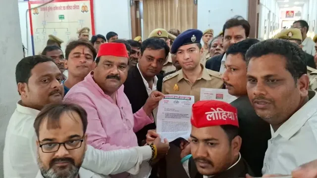 अखिलेश यादव के विरुद्ध आपत्तिजनक पोस्टरबाजी पर समाजवादी पार्टी का आक्रोश, पुलिस कमिश्नर को सौंपा ज्ञापन