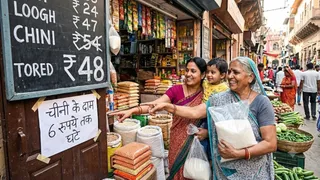 त्योहारों से पहले वाराणसी में चीनी के दाम गिरे, उपभोक्ताओं को बड़ी राहत।