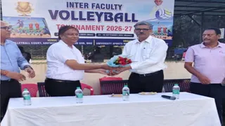 वाराणसी में इंटर फैकल्टी वॉलीबॉल प्रतियोगिता का शानदार आगाज, पहले दिन कई टीमों ने जीते मुकाबले।