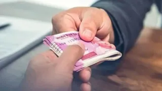 हापुड़ में डेढ़ लाख रुपये की रिश्वत लेते धारा गया कानूनगो। फोटो: सांकेतिक