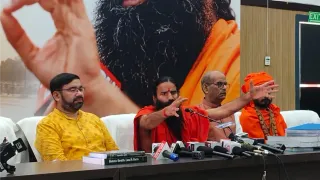 रामदेव ने की प्रेस कॉन्फ्रेंस