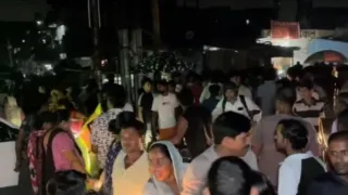 लोगों ने लगाया जाम।