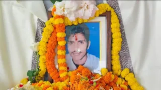 1991 में सीमा की रक्षा करते हुए हुए थे बलिदान, बीएसएफ के जवानों ने घर पहुंचकर दी श्रद्धांजलि।