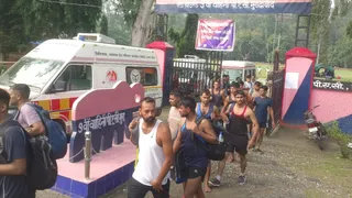 नौवीं वाहिनी पीएसी में होमगार्ड भर्ती दौड़ परीक्षा देकर बाहर आते अभ्यर्थी।जागरण