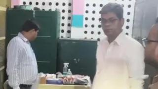 अलीगंज सीएचसी का निरीक्षण करते सीएमओ।