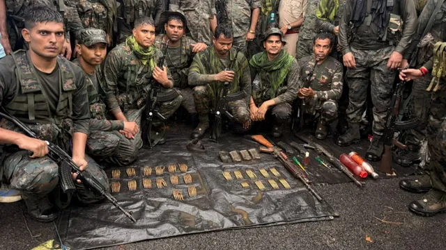 1 करोड़ के इनामी दस्ते को तगड़ा झटका, जमशेदपुर के पहाड़ों से भारी मात्रा में नक्सली हथियार और कारतूस जब्त