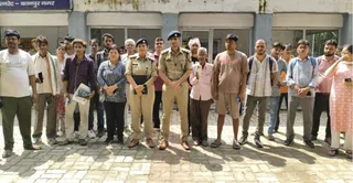 पूर्वी जोन कार्यालय में गुम मोबाइल पाकर खिल उठे लोगों के चेहरे। पुलिस