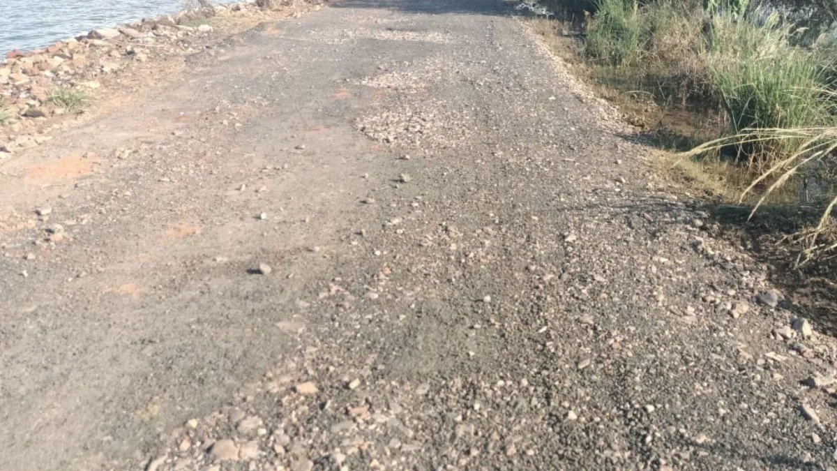 Munger Dharhara Singhia Road Damaged by Floods Repair Demanded (1)