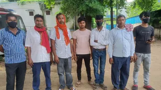 पोस्टर्माम के लिए पहुंचे पिता और ग्रामीण। जागरण