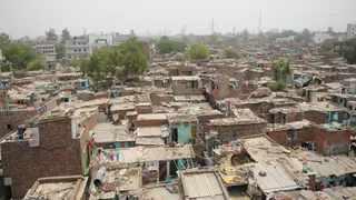 नोएडा सेक्टर-10 में बनी पक्की झुग्गियां। जागरण