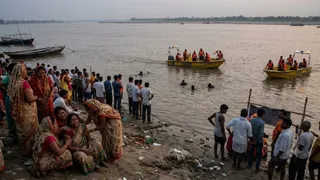 पटना के गंगा घाटों पर 19 लोग डूबे, 4 की मौत और 7 अब भी लापता (AI Generated Image)