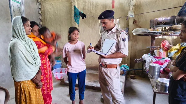 पूर्वी चंपारण में डिजिटल क्रिएटर की कनपटी में बंदूक सटाकर लूट, लाखों की नकदी और ज्वेलरी ले उड़े बदमाश