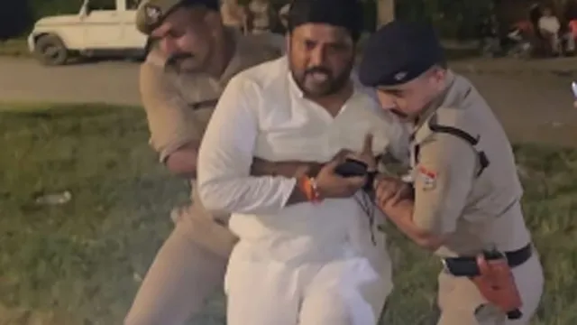 Kichha Municipal Election: स्ट्रांग रूम में पोलिंग बॉक्स सील कर प्रत्याशियों को बाहर भेजा, मंडी का गेट किया बंद
