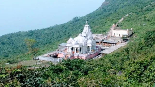 चतरा: अब कौलेश्वरी पर्वत में पूजा के फूल लेकर आने की जरूरत नहीं, तलहटी में विकसित होगी सुगंधित फूलों की बगिया