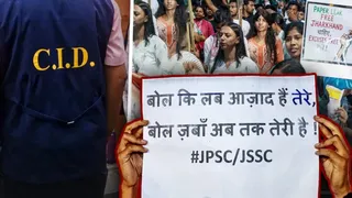 गिरिडीह स्थित आवास से पूछताछ के लिए रांची लाया गया फूड इंस्पेक्टर।