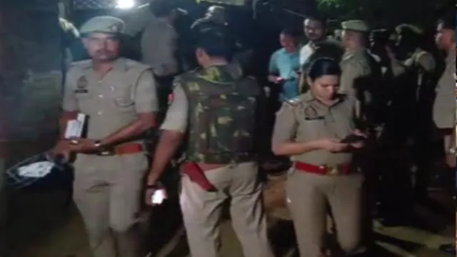 आजमगढ़ में एटीएस के आपरेशन में शामिल होने के पहले ही पुलिस ने आरोपित को मार गिराया था.. आजमगढ़ में एटीएस के आपरेशन में शामिल होने के पहले ही पुलिस ने आरोपित को मार गिराया था..
