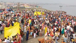 गंगातट पर लगा हुआ स्नान मेला। जागरण आर्काइव