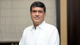आईएएस मनीष रंजन की पुस्तकों में एआई के लाभ, हानियां, रोजगार और मानवीय संबंधों पर विचार प्रस्तुत किए गए हैं।