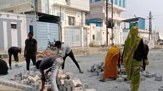 ट्रानिका सिटी में चल रहा निर्माण कार्य। जागरण