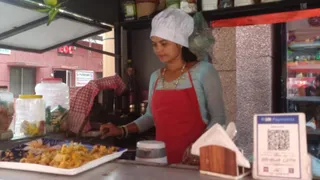 बिजनौर की अमृता देवी के स्वयं सहायता समूह का स्टाल।