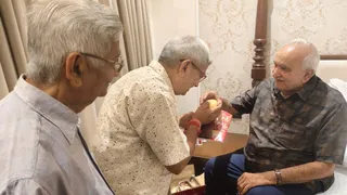 बाबा नीब करौरी के पौत्र डाॅ. धनंजय शर्मा।
