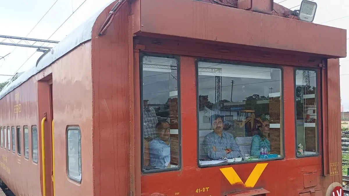 ECR saloon