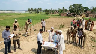 लखीसराय में जमीन मापी का इंतजार खत्म, 17 नए अमीन करेंगे पेंडिंग मामलों का निपटारा (AI Generated Image)