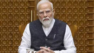 प्रधानमंत्री नरेंद्र मोदी ने बस अग्निकांड पर दुख जताया।