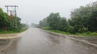 Prayagraj Weather प्रयागराज और प्रतापगढ़ जिलों में गुरुवार को हो रही बारिश। जागरण