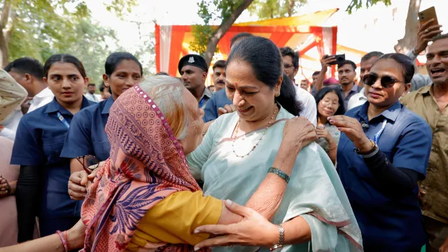 'मेरी दिल्ली में किसी व्यक्ति को तकलीफ न हो, यह मेरी जिम्मेदारी', सेवा संकल्प अभियान में बोलीं रेखा गुप्ता
