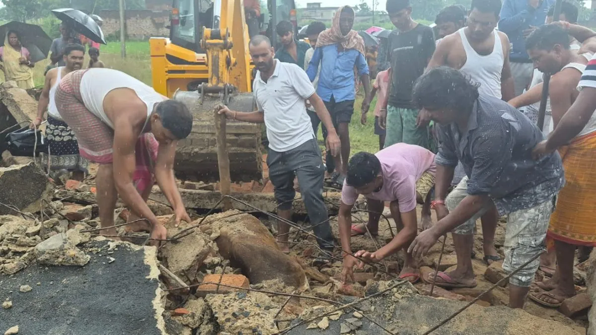 Simultala Building Collapse Woman Rescued Calf Dies in Jamui (1)