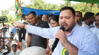 'बिहार में कानून व्यवस्था का जनाजा निकला', समस्तीपुर में नाबालिग से सरेआम छेड़छाड़ पर बोले तेजस्वी यादव