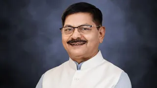 फणीन्द्र नाथ शर्मा।