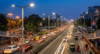 दिल्ली की सड़कों पर अगले महीने से लगेंगी 1 लाख स्मार्ट लाइटें। (एआई जेनरेटेड इमेज)