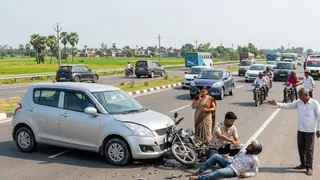 सड़क हादसों में घायल की मदद करें (एआई जेनरेटेड तस्वीर)