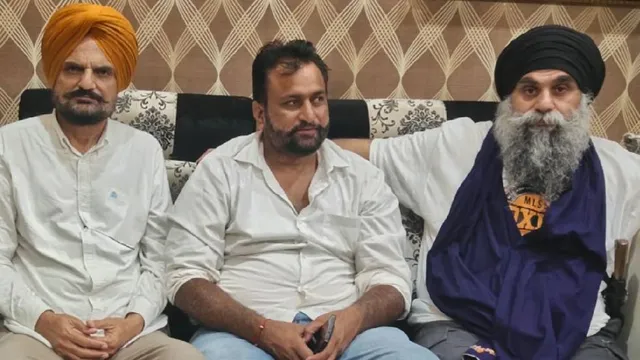 'टिकट मिलता है तो जरूर लड़ेंगे चुनाव', पठानकोट पहुंचे सिद्धू मूसेवाला के पिता; बेटे की हत्या की जांच पर छलका दर्द
